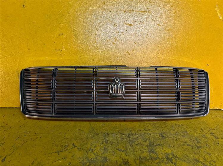 Решетка радиатора Тойота Краун в Алейске 54549